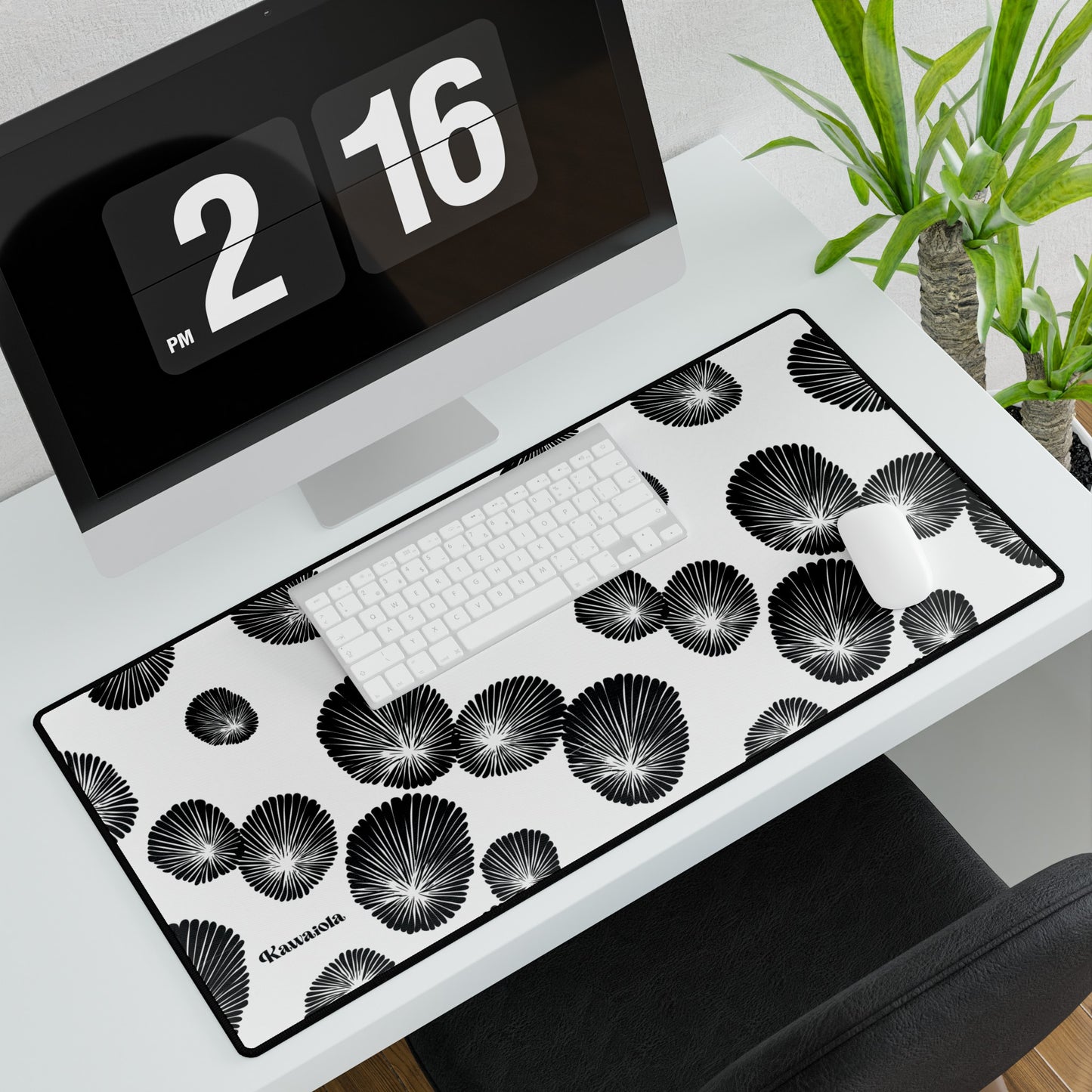 Black & White Opihi Desk Mat